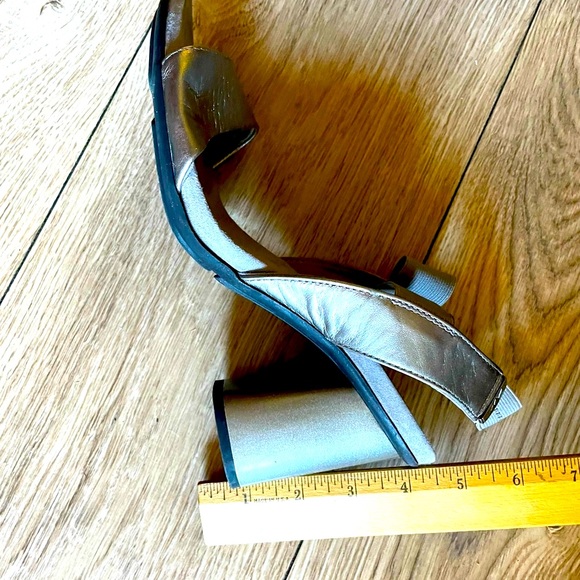 Silver heels. Wide heel for utmost comfort. Very good condition. - Picture 6 of 6
